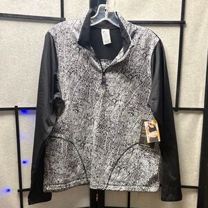 Avia Black and White zip